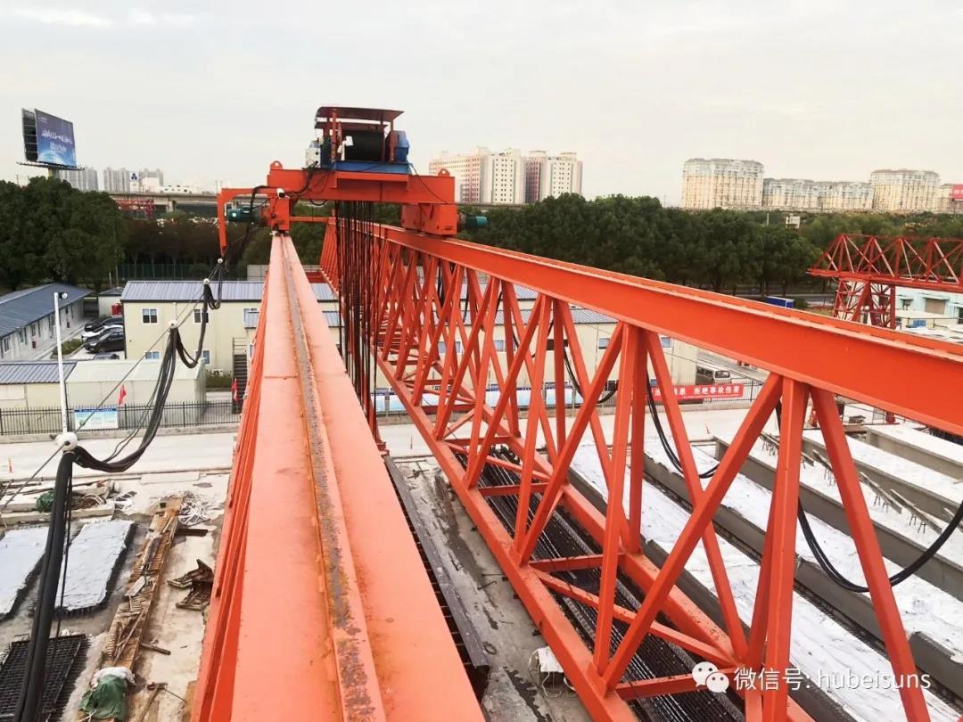 江蘇昆山龍門吊配裝湖北三思科技安全監(jiān)控系統